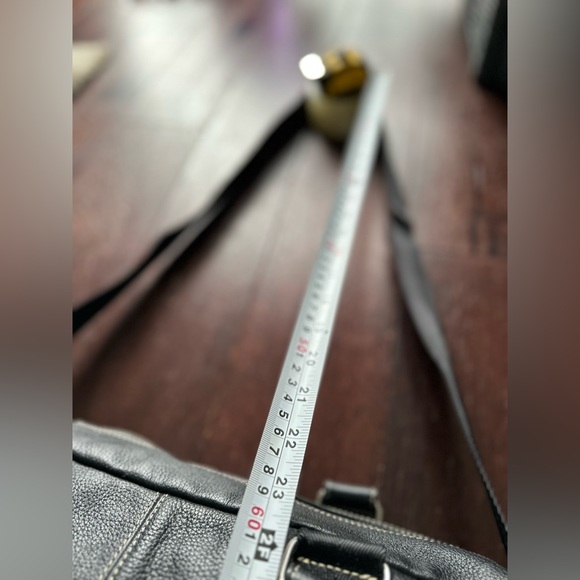 Danier Leather Leather weekender bag - Picture 9 of 10